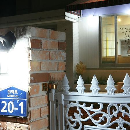 Guesthouse Mate Busan Exteriör bild